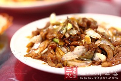 春季食蔥補血御寒：蔥爆牛肉助恢復身體機能