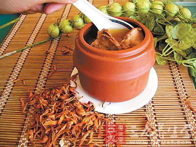 菊花老鴨湯緩解工作疲勞