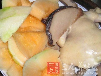 冬季多喝滋潤肺腑湯 有效養顏瘦身的功效