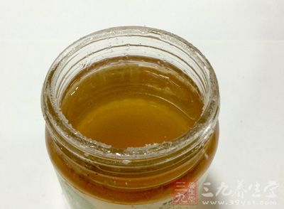 黃芪5克，黑芝麻、蜂蜜各60克