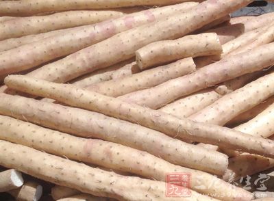 羊肉150克，淮山藥120克，肉苁蓉100克