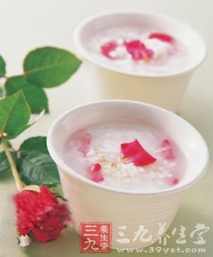 香甜美味的花粥吃出可人兒
