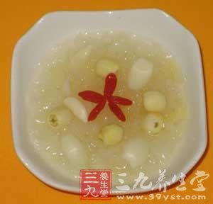 銀耳蓮子羹的做法 強精補腎功效顯著